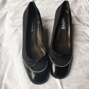 Kasper black and white heel size 6.5